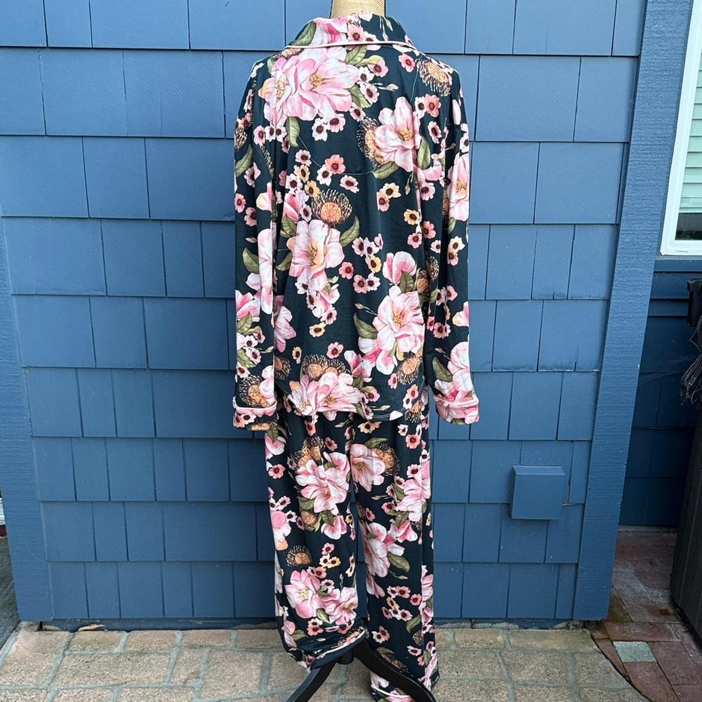 Elegant Floral Women's Pajama Set NWOT Room Service floral pink roses - Picture 10 of 12